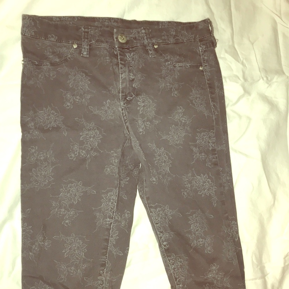 Subtle floral printed grey jeggings